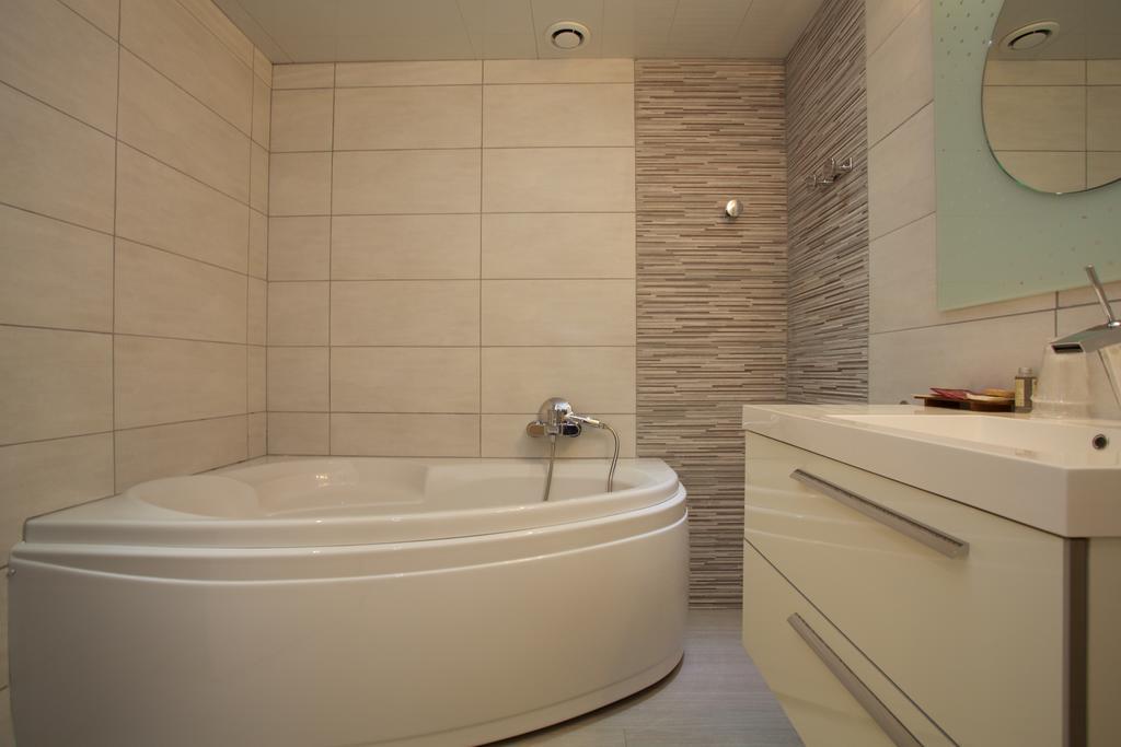 Logis Hotel Restaurant Spa Beau Site Ликсей-ле-Бен Экстерьер фото