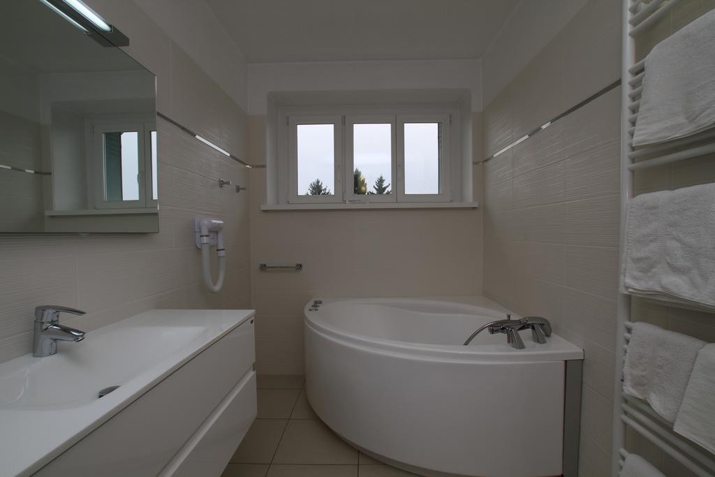 Logis Hotel Restaurant Spa Beau Site Ликсей-ле-Бен Экстерьер фото