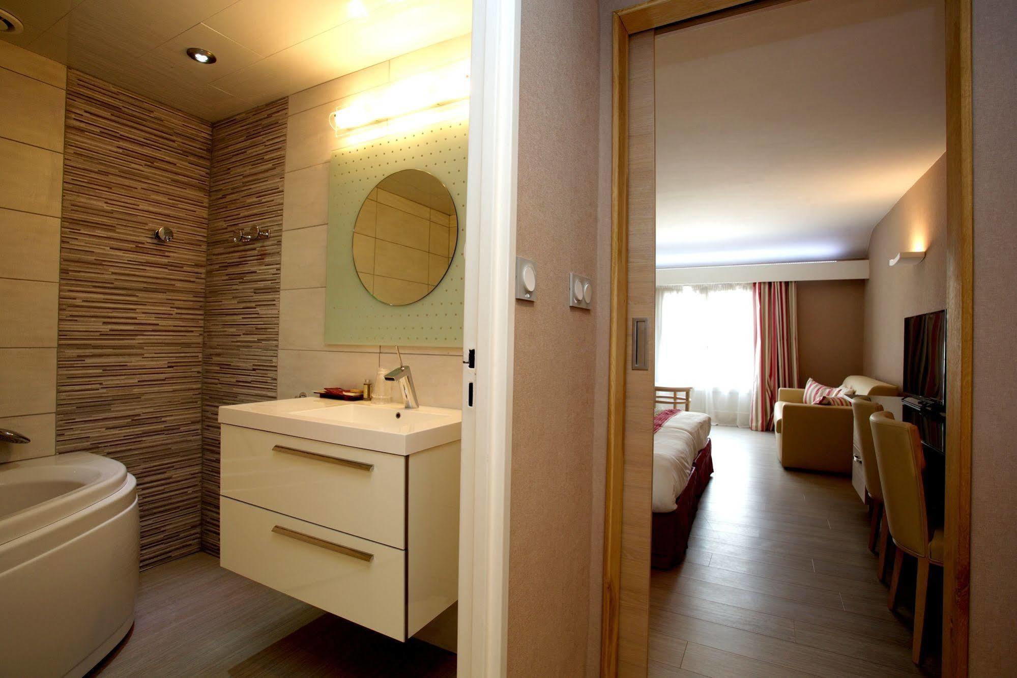 Logis Hotel Restaurant Spa Beau Site Ликсей-ле-Бен Экстерьер фото
